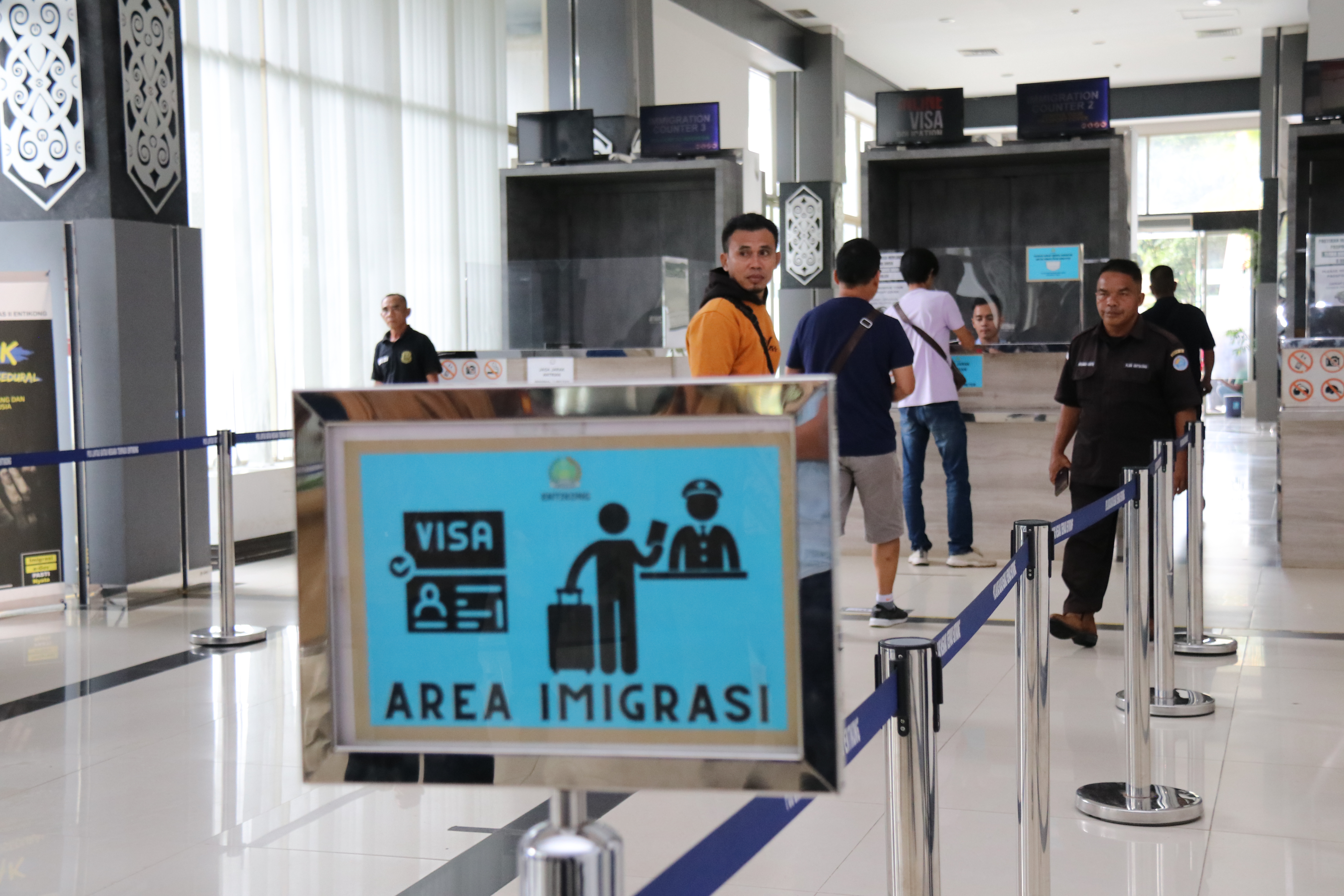 Perlakuan Diskriminasi Oknum Petugas PLBN Entikong