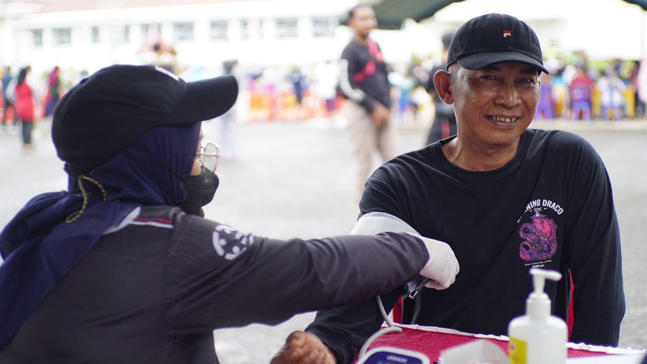 Tingkatkan Solidaritas Sosial, PLN Turut Hiasi Lapangan Murjani dengan Aksi Donor Darah