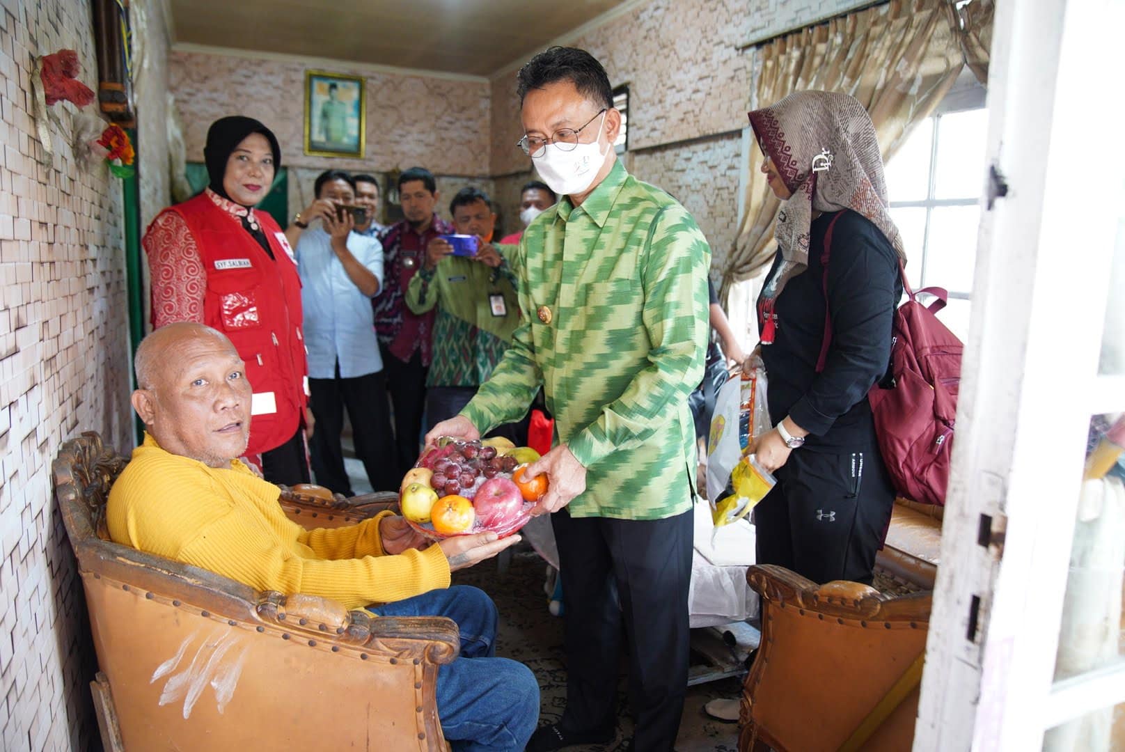 Program Jumat Berkah PMI, Bantu Warga yang Alami Kesulitan