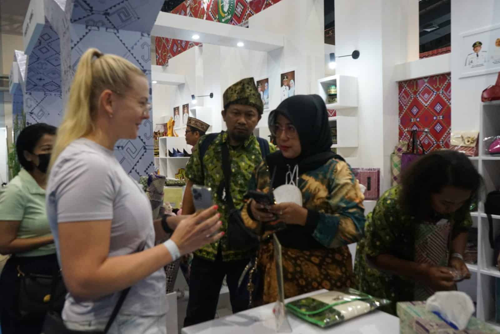 Melalui INACRAFT 2023, Produk Kerajinan Kayong Utara Semakin Dikenal