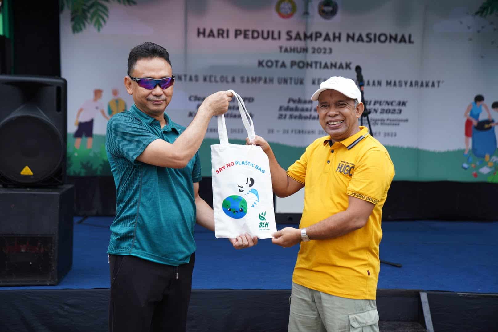 Kurangi Sampah Plastik, Edi Kampanyekan Bawa Tas Belanja Sendiri di Peringatan HPSN 2023