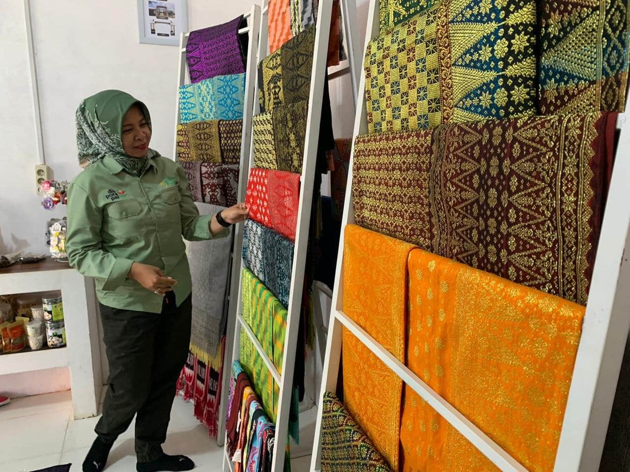 Tenun Khatulistiwa Berpromosi Hingga Negeri Belanda