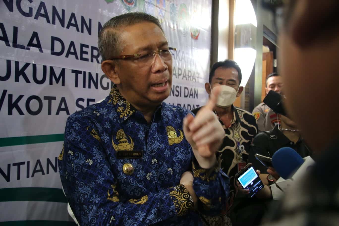 Pemda Kalbar Teken MoU bersama APH Terkait Proses Aduan Masyarakat Soal Proyek Bermasalah
