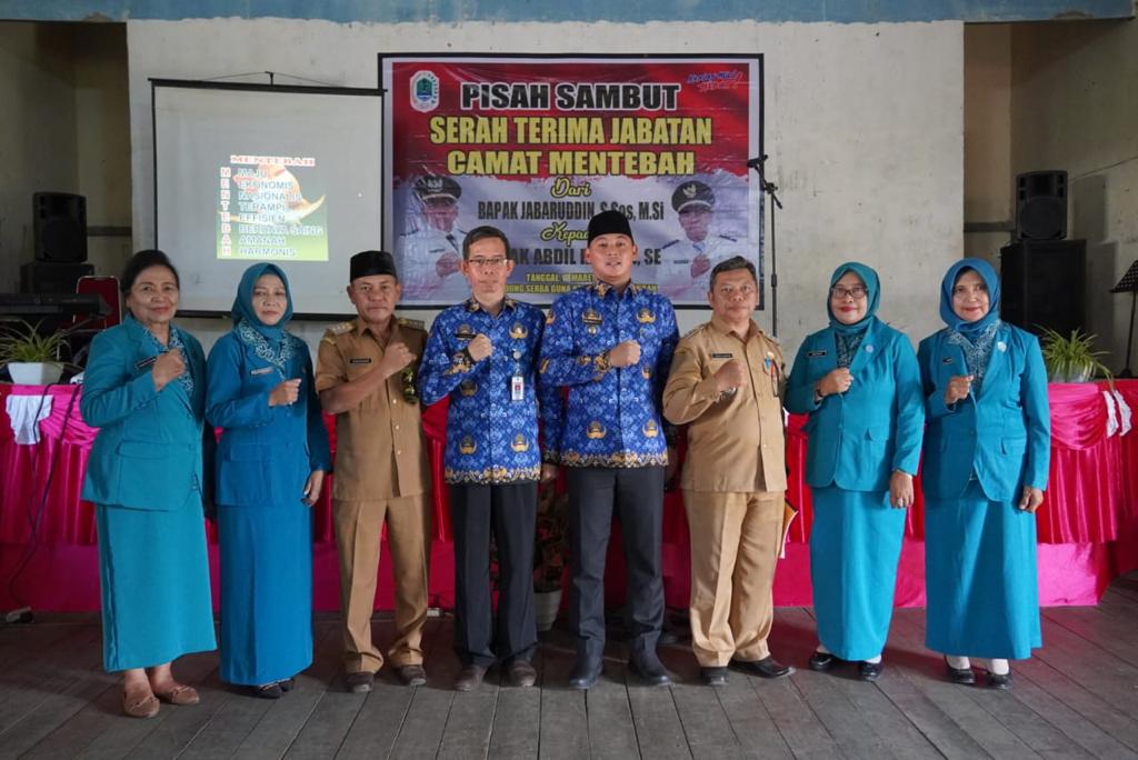 Wakil Bupati Kapuas Hulu Hadiri Pisah Sambut Camat Mentebah