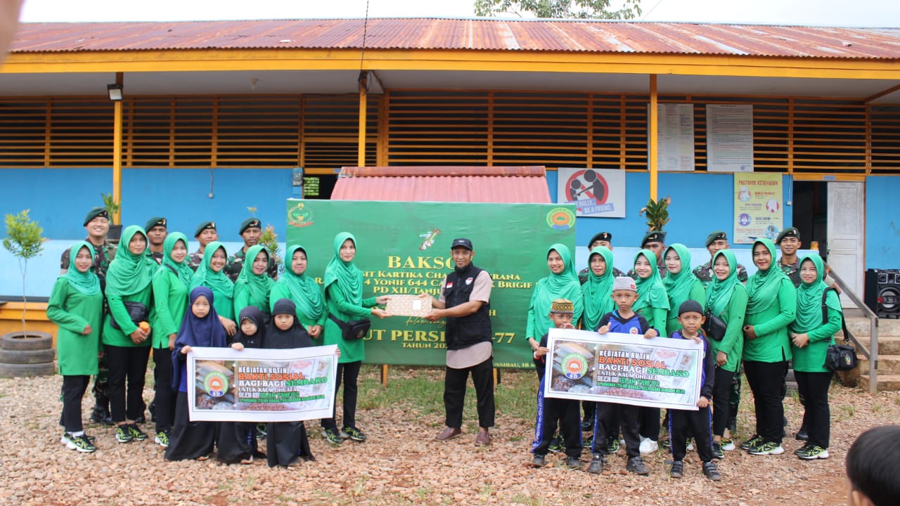 Peringatan HUT ke-77, Persit Kartika Chandra Kirana Yonif 644 Gelar Bakti Sosial bersama SD Islam Tahfiz Al-Hidayah