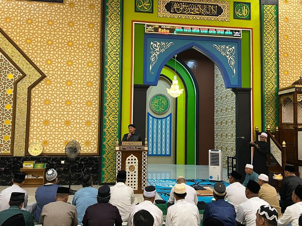 Wabup Wahyudi Safari Ramadhan Perdana di Masjid Agung Darunnajah Putussibau