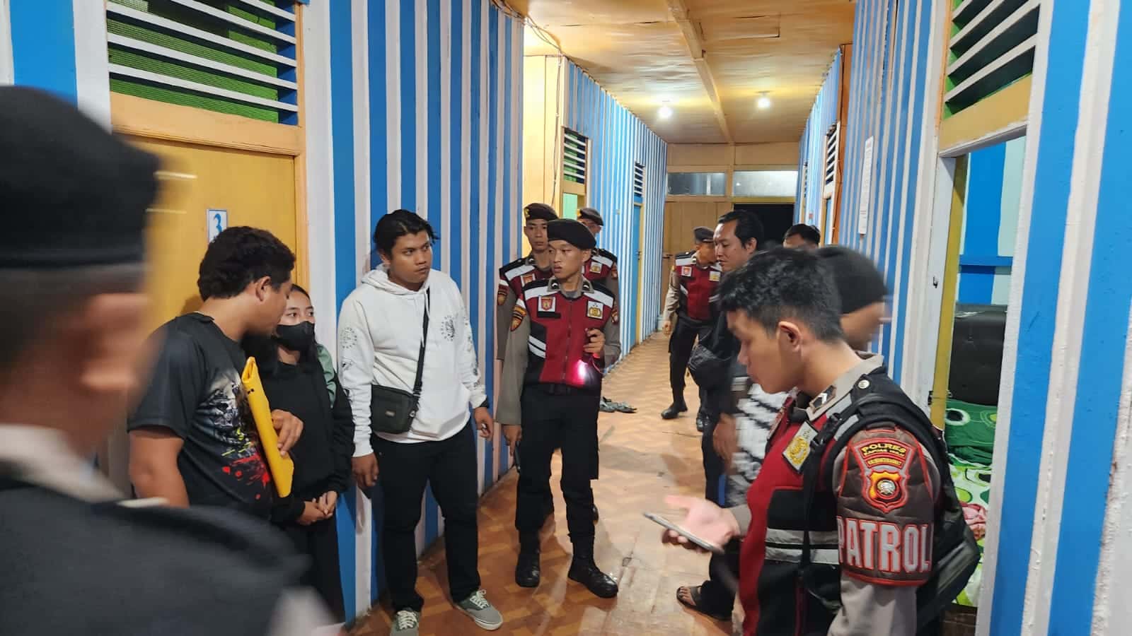 Muda Mudi Mabuk dan Pasangan Bukan Suami Istri Terjaring Patroli Siskamtibmas Kondusif Polres Kapuas Hulu