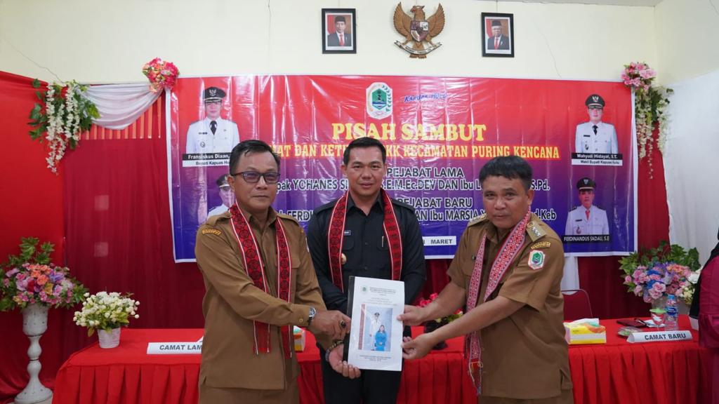 Bupati Kapuas Hulu Hadiri Pisah Sambut Camat dan Ketua TP PKK Puring Kencana
