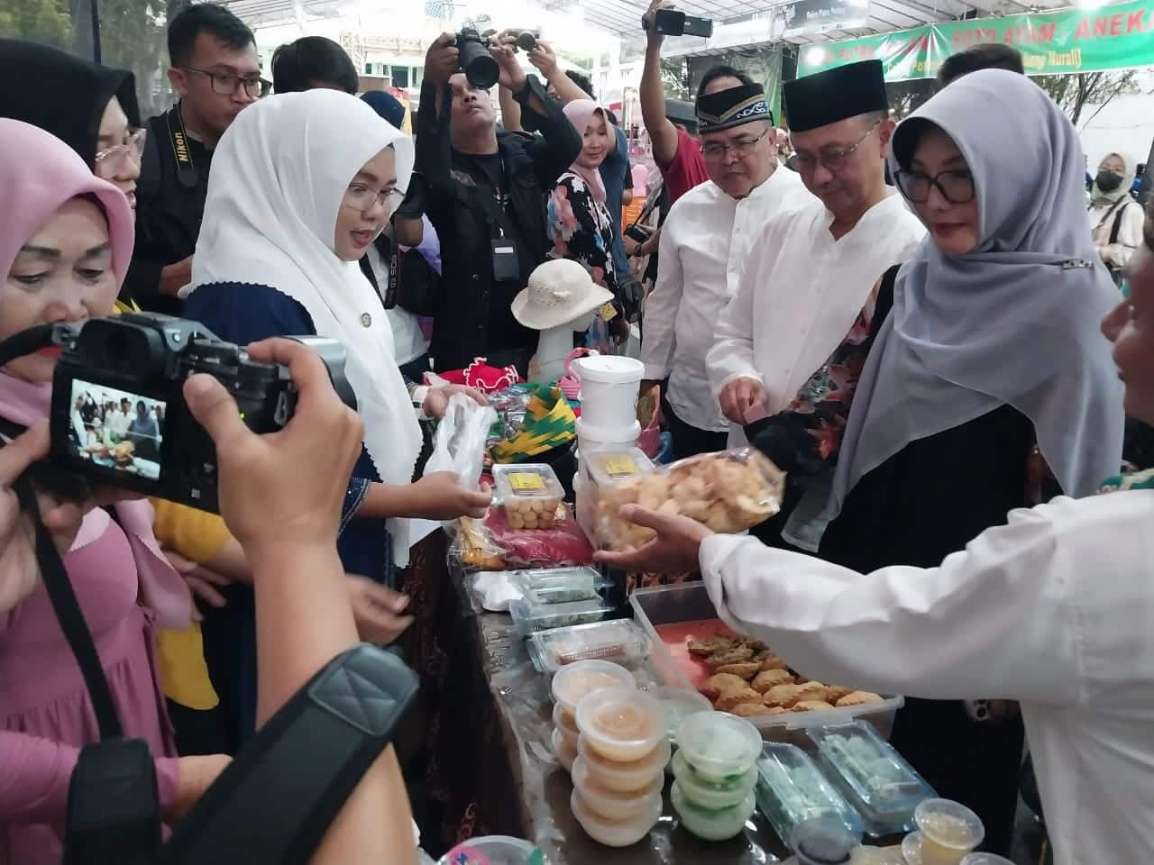 128 Stand Ekraf Ramaikan "Kampong Ramadan" di Taman Alun Kapuas, Berhadiah Umroh dan Motor