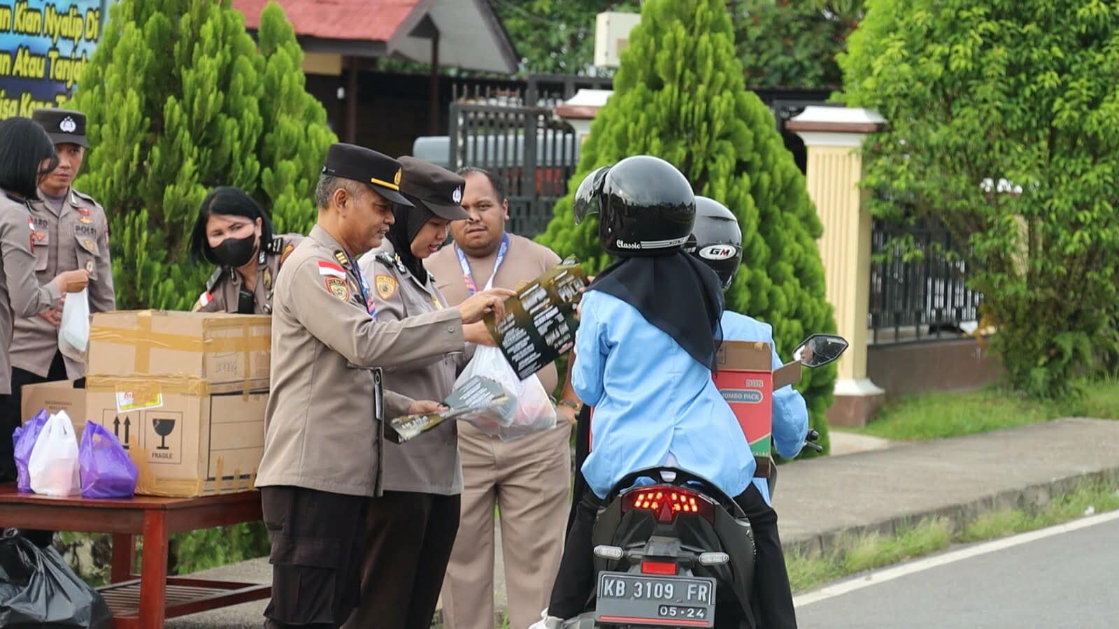 Polres Kapuas Hulu Gencar sebarkan Brosur Penerimaan Polri Tahun 2023