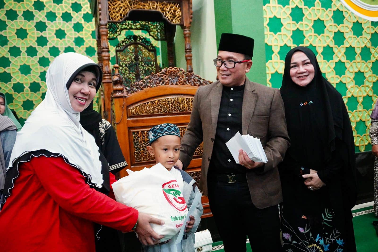 Wakil Bupati Kubu Raya Santuni Anak Yatim dan Dhuafa di Sungai Raya Dalam