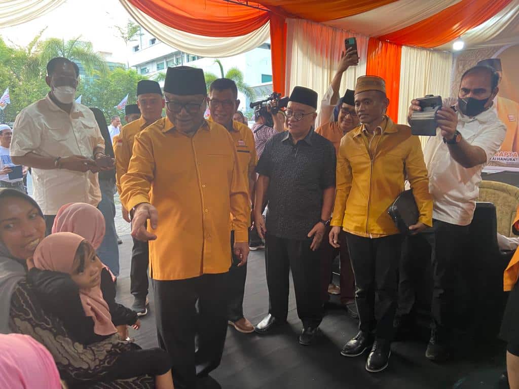 Ketum Hanura Buka Puasa Bersama Anak Yatim dan Dhuafa di Kalbar