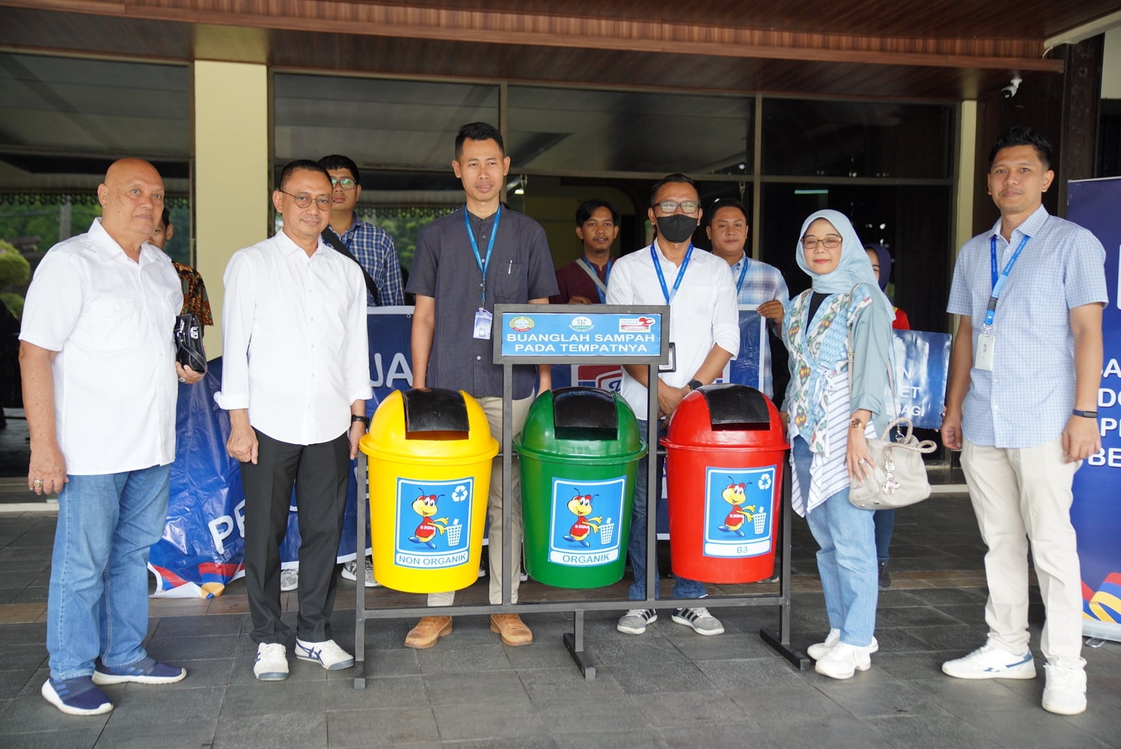 Pemkot Terima Bantuan 20 Bak Sampah Lewat Program CSR Indomaret