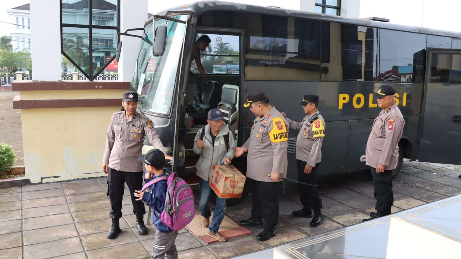 Kapolres Kapuas Hulu Sambut Kedatangan Rombongan Mudik Gratis Presisi Khatulistiwa 2023