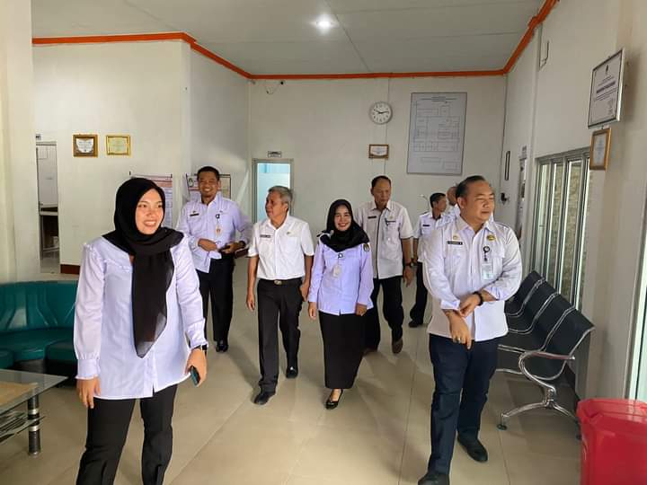 Hari Pertama Kerja Pasca Libur Hari Raya, Sekda Ketapang Sambangi Ruang Kerja OPD Pastikan Kesiapan Pelayanan