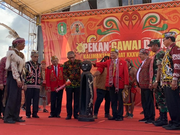 Buka Pekan Gawai Dayak XXXVII, Gubernur Sutarmidji: Keberagaman Harus Jadi Magnet Kemajuan Kalbar