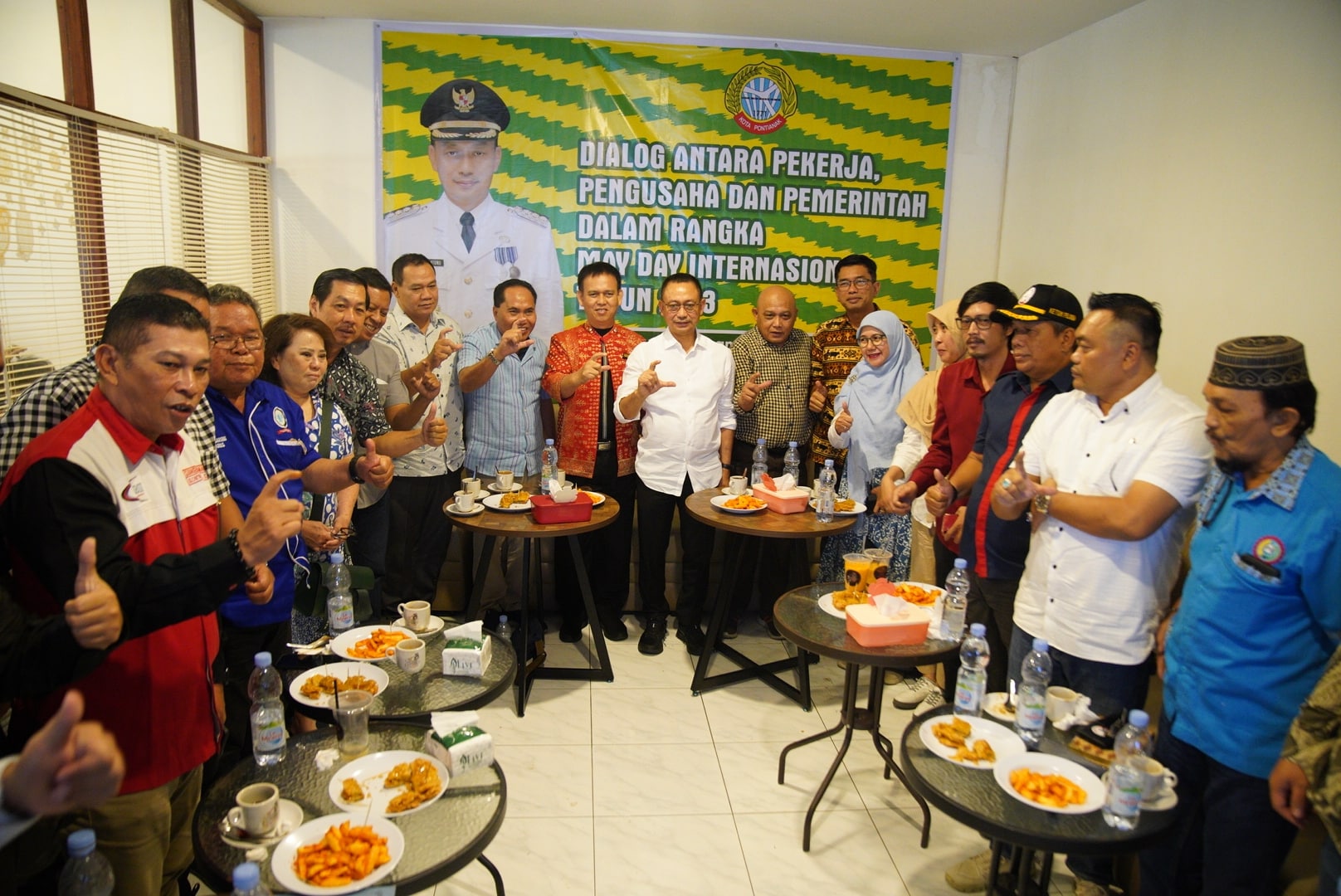 Peringatan Hari Buruh 2023, Disnakertrans Pontianak Gelar Diskusi di Warung Kopi