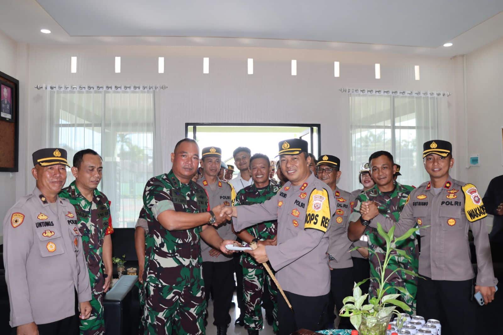 Tingkatkan Sinergitas Polri-TNI di Mempawah, AKBP Sudarsono dan Jajaran Sambangi Markas Kodim 1201