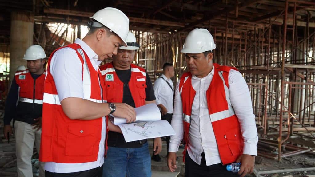 Bupati Fransiskus Tinjau Progres Fisik Pembangunan Gedung Satu Atap Kapuas Hulu