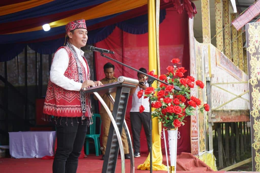 Wakil Bupati Kapuas Hulu Buka Gawai Dayak Kantu' Makai Taon Desa Sungai Uluk