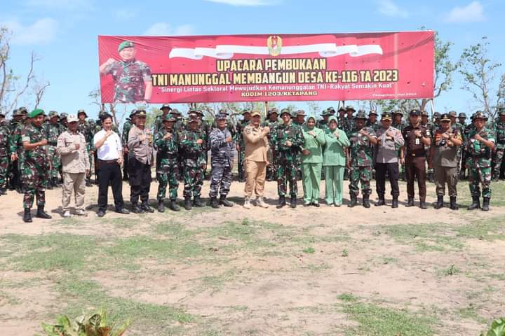 Sekda Ketapang Dampingi Dandim Buka TMMD ke-116 di Desa Harapan Baru