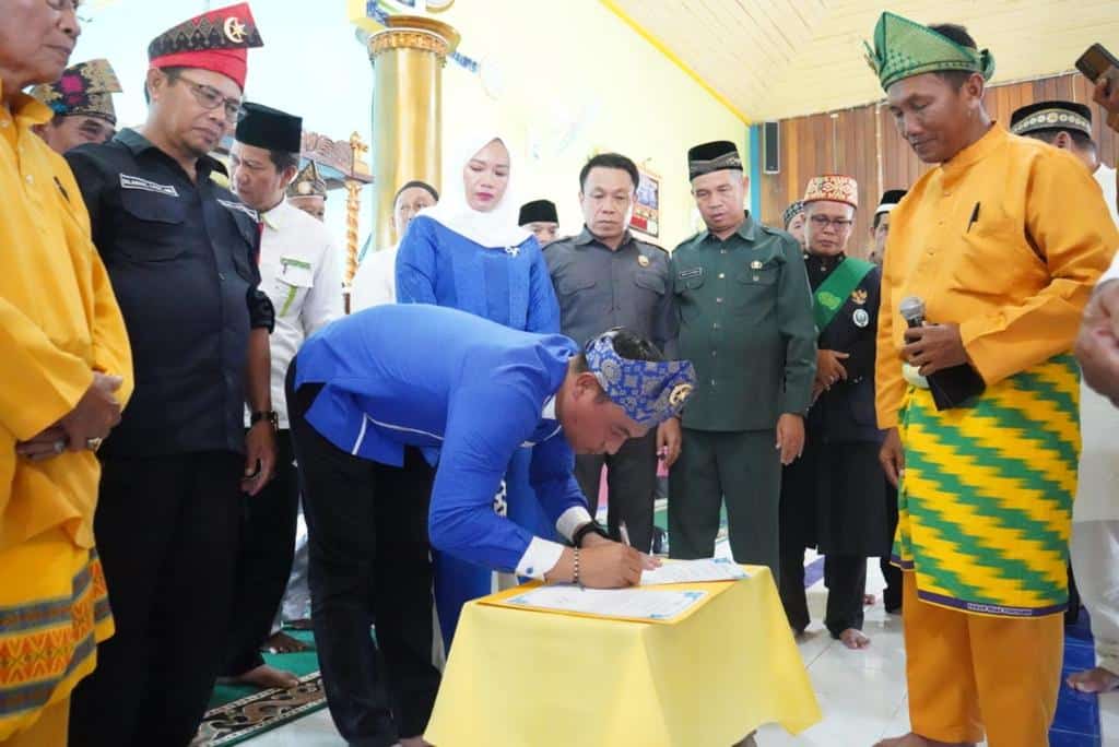 Wabup Kapuas Hulu Menghadiri Penetapan Hari Jadi Teluk Perigi Ulak Mahkota Raja Kerajaan Piasak