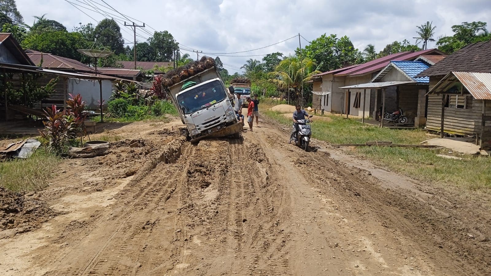 Pembangunan Ruas Jalan Bodok - Meliau Rp 23,6 Miliar Murni Gunakan APBD Provinsi Kalbar
