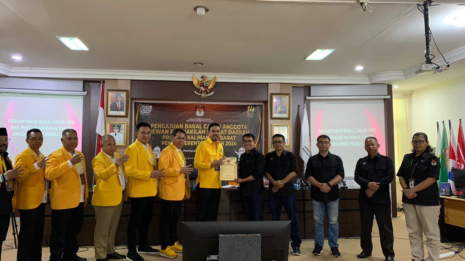 Giliran Partai Golkar Kalbar Daftarkan Bacaleg ke KPU