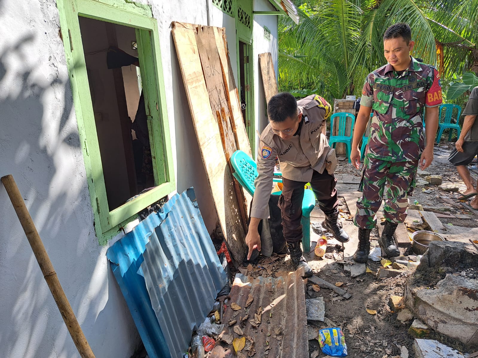 Warga Sekil Lama Geger, Pria Lansia Ditemukan Tewas Tersangkut di Jendela