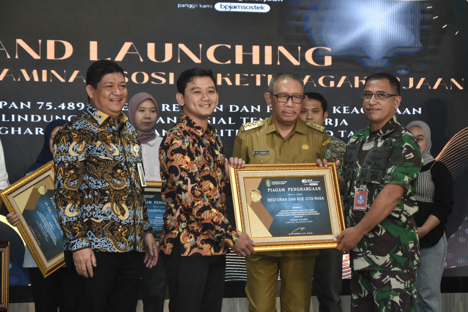 Atas Komitmen dan Kepedulian Tinggi Melindungi Pekerja, Gubernur Sutarmidji Terima Penghargaan dari BPJS Ketenagakerjaan