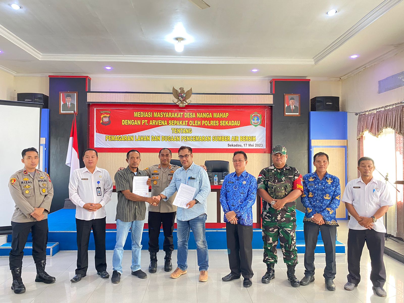 Kapolres Sekadau Pimpin Mediasi Warga Desa Nanga Mahap dan PT Averna Sepakat