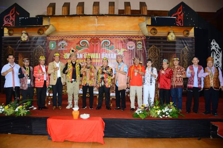 Sekda Ketapang Jadi Pembicara Seminar Nasional Pekan Gawai Dayak ke-37 Provinsi Kalbar