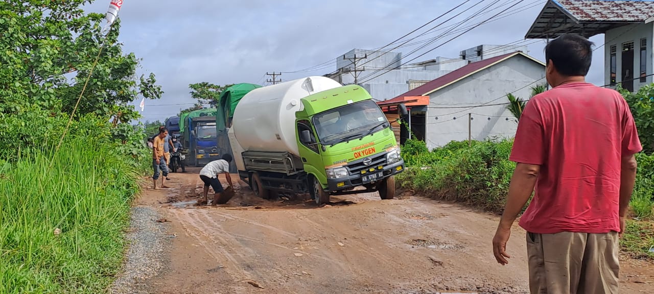 Perbaikan Jalan Provinsi Siduk - Sukadana - Teluk Batang Belum Tuntas, Warga Lokal: Harus Segera Diselesaikan