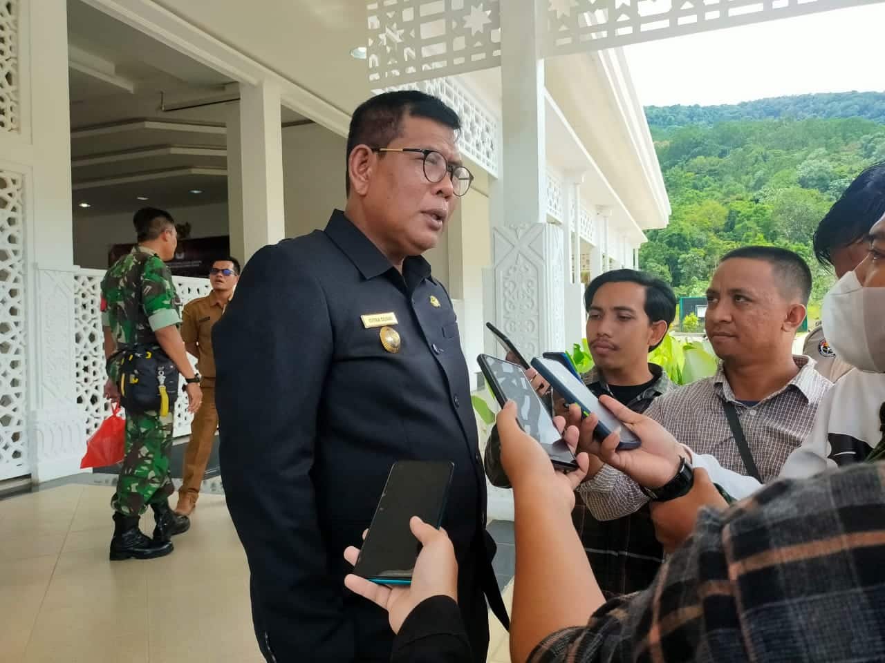 Dinilai Gagal Kelola Pemerintahan, Bupati Kayong Utara Angkat Suara