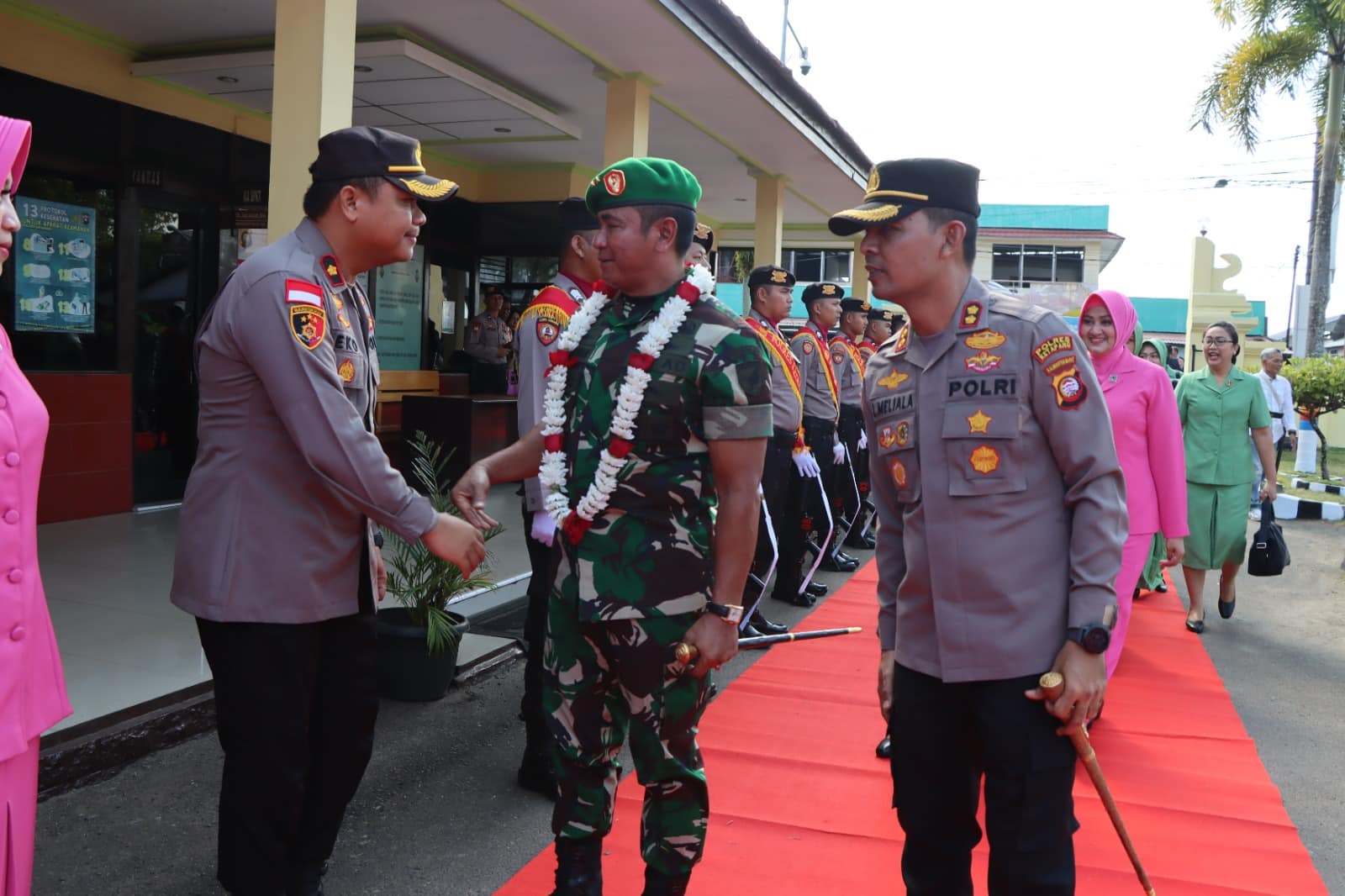 Kunjungi Polres Ketapang, Pangdam Tanjungpura Disambut Yel-yel Pasukan TNI-Polri