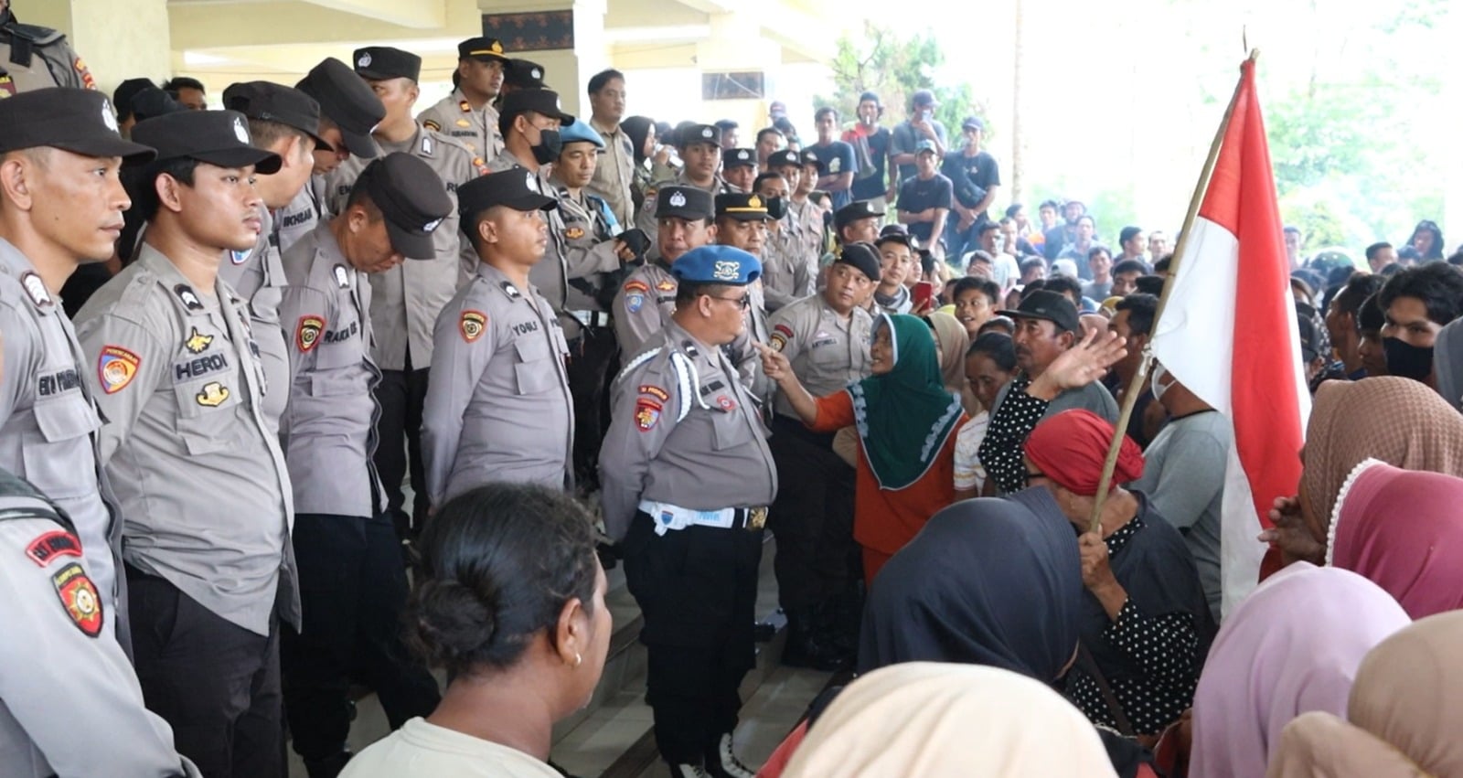 Demo Pekerja PETI di Kantor Bupati dan DPRD Sekadau Berakhir Damai