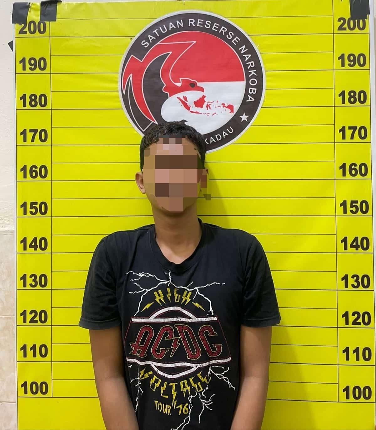 Satres Narkoba Polres Sekadau Tangkap Pengedar Sabu di Taman Lawang Kuari