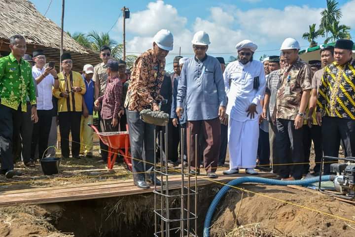 Program Ketapang Peduli, Wabup Farhan Letakkan Batu Pertama Pembangunan Masjid Baiturrahman Desa Baru