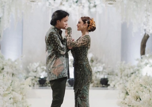 Rizky Febian dan Mahalini Raharja Resmi Bertunangan, Perbedaan Keyakinan Jadi Sorotan