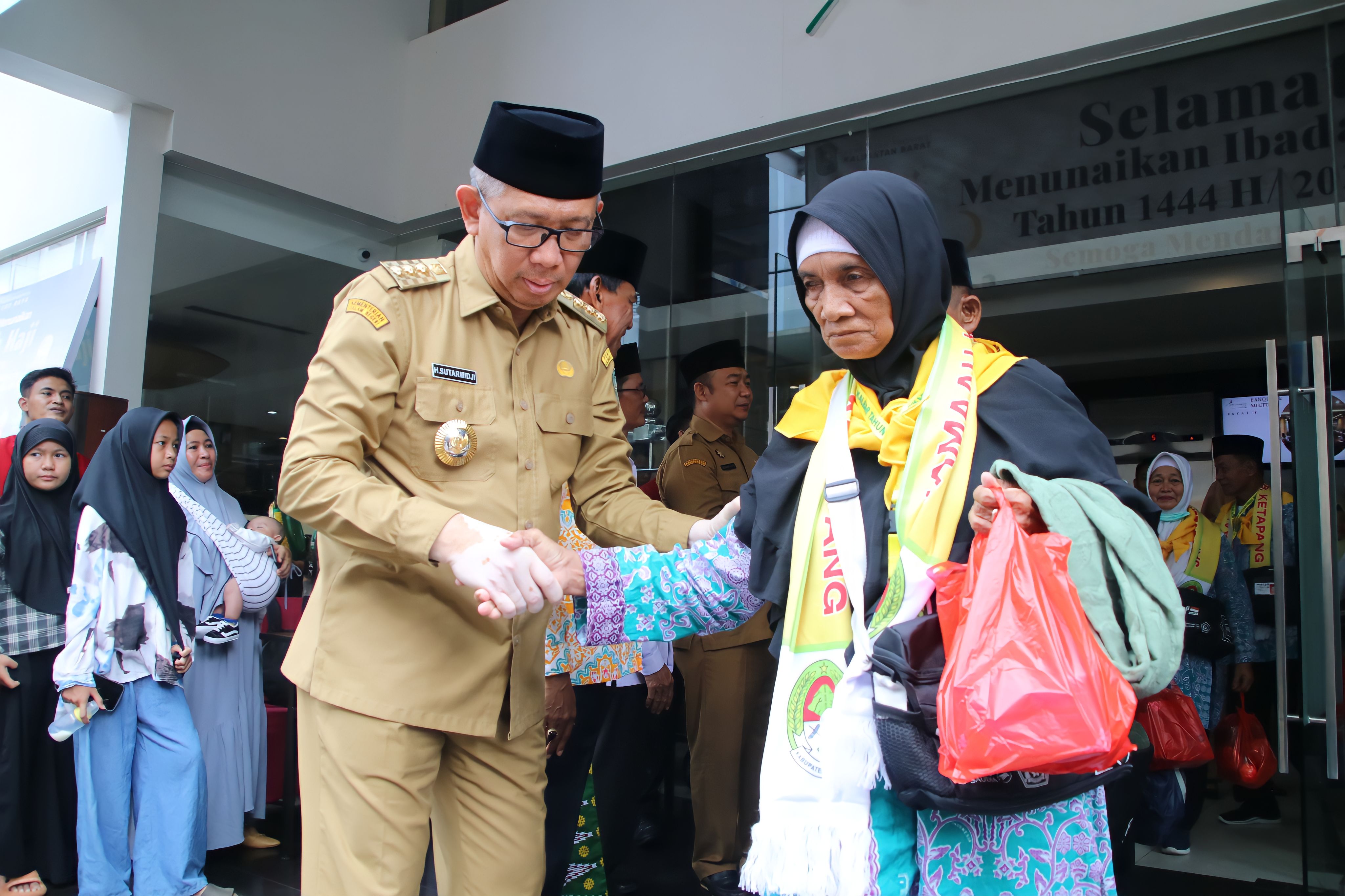 Lepas Kloter 31, Gubernur Sutarmidji Minta Jemaah Bawa Barang Seperlunya