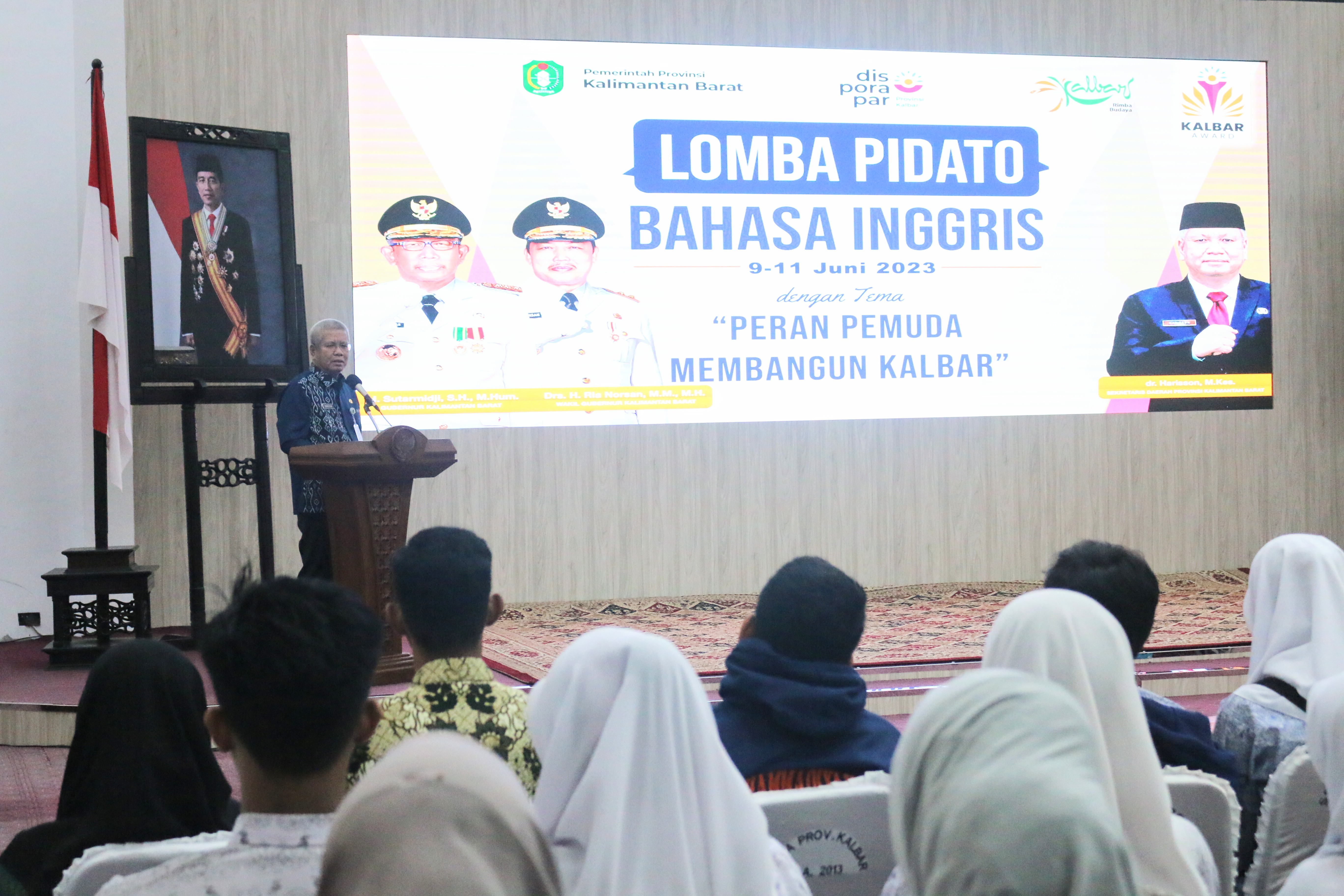 Sekda Kalbar Dorong Pemuda Kalbar Terus Asah Kemampuan Berbahasa Asing