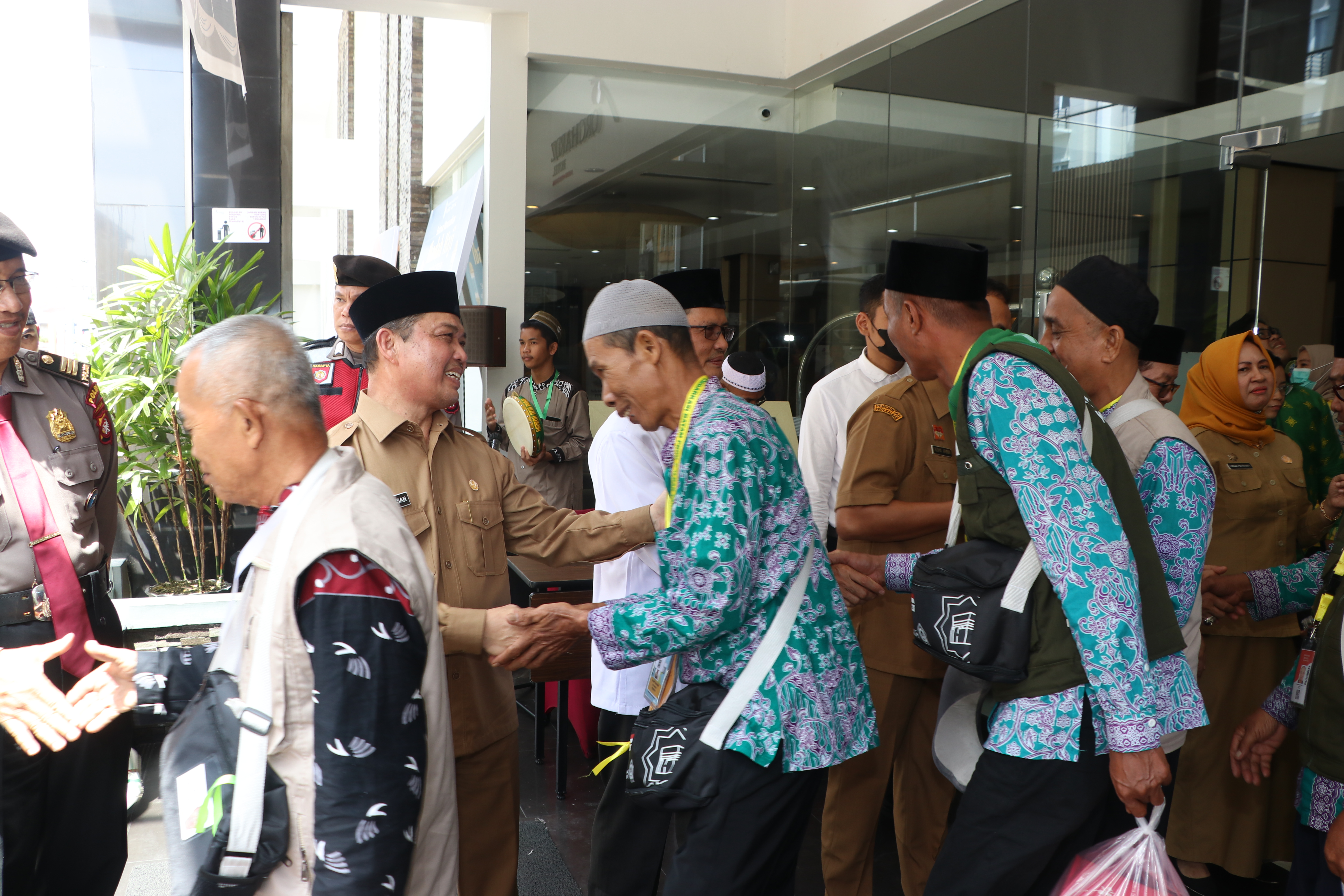 Wagub Kalbar Lepas CJH Kloter 30 ke Embarkasi Batam