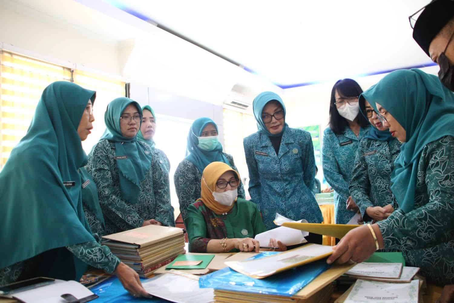 Yanieta Pastikan TP PKK Pontianak Tertib Administrasi