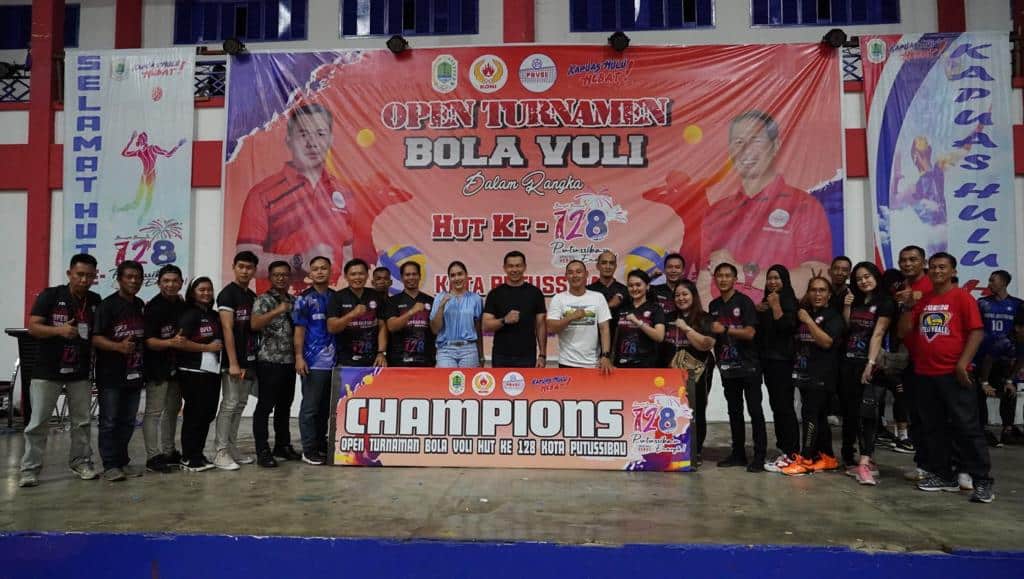 Bupati Kapuas Hulu Resmi Tutup Open Tournament Bola Voli HUT Kota Putussibau ke-128