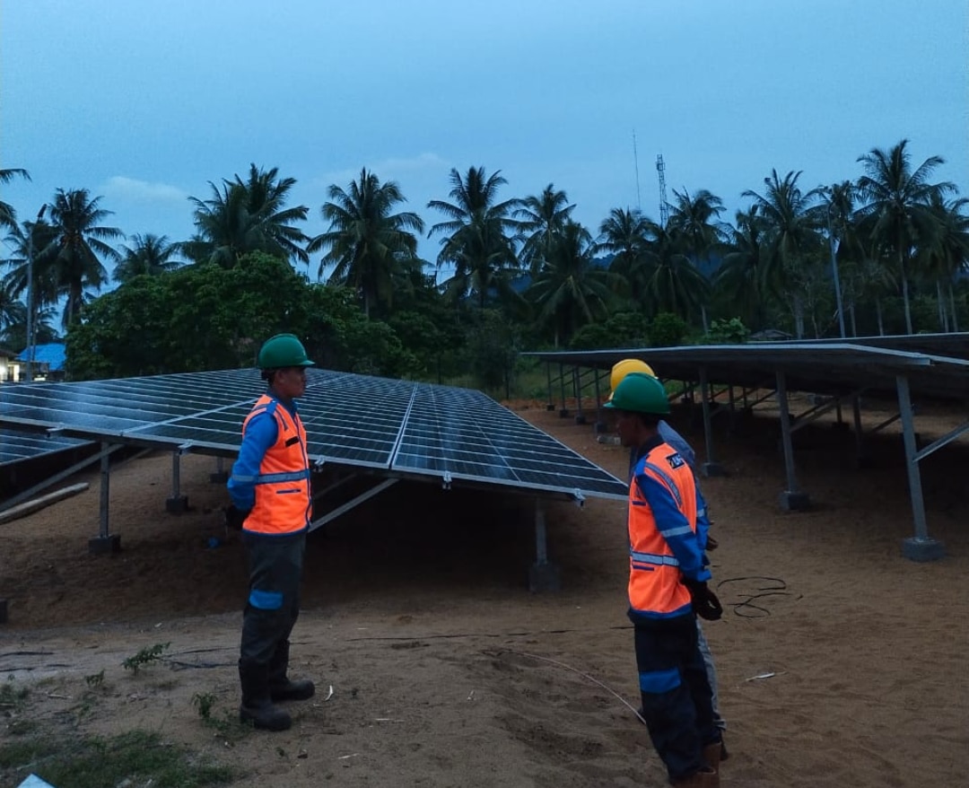 Perkuat Sistem Kelistrikan di Daerah Perbatasan, PLN Kembangkan PLTS di Sambas