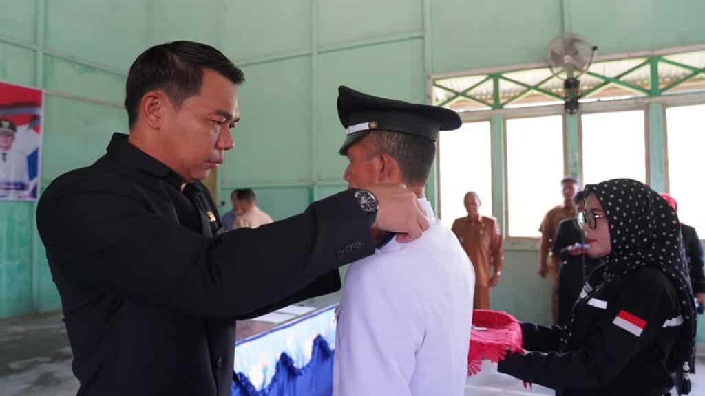 Pelantikan Kades Permata, Bupati Kapuas Hulu Tegaskan Kades Tidak Boleh Bertindak Atas Dasar Kepentingan Pribadi