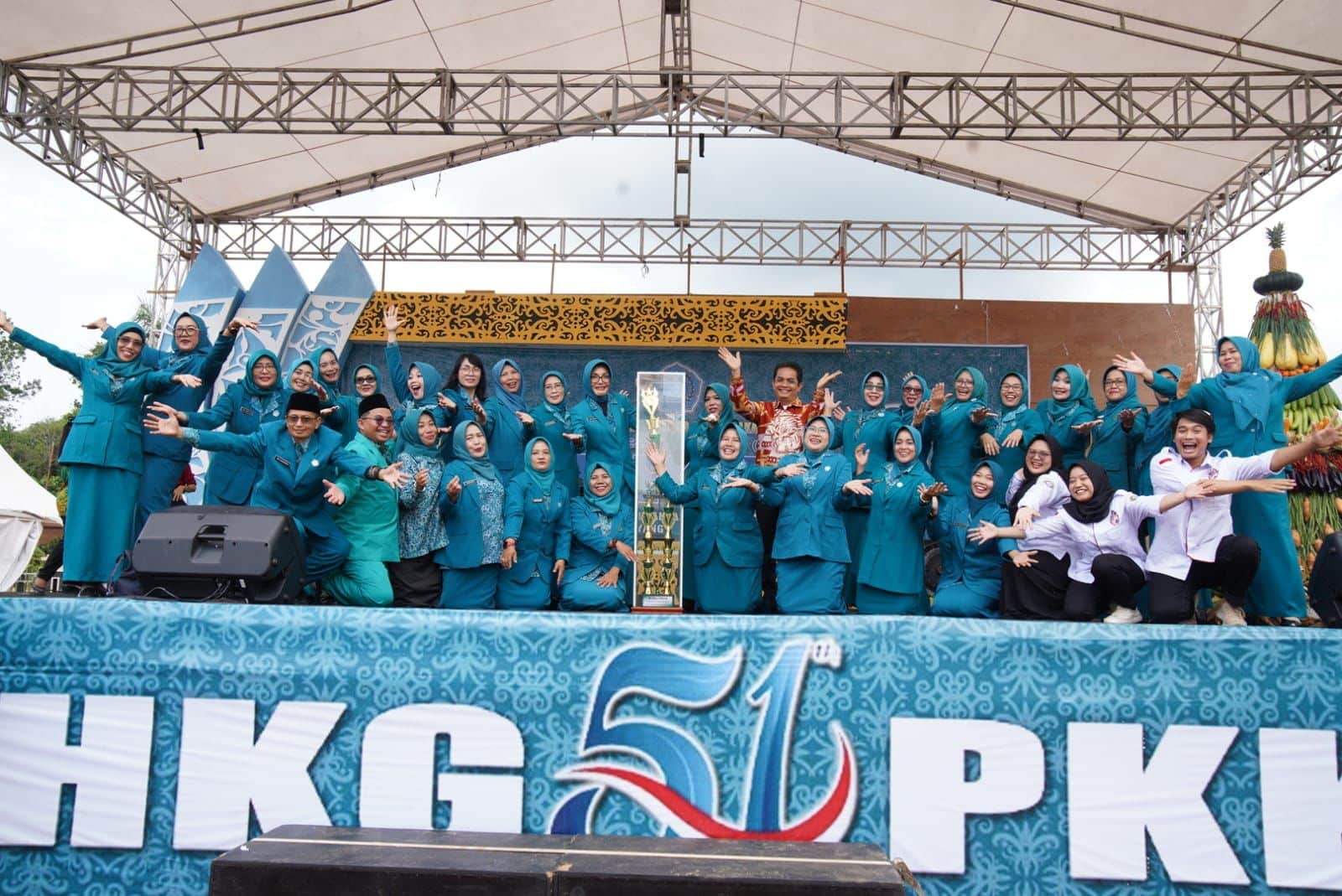 TP PKK Pontianak Kembali Torehkan Juara Umum HKG PKK ke-51 Tingkat Kalbar