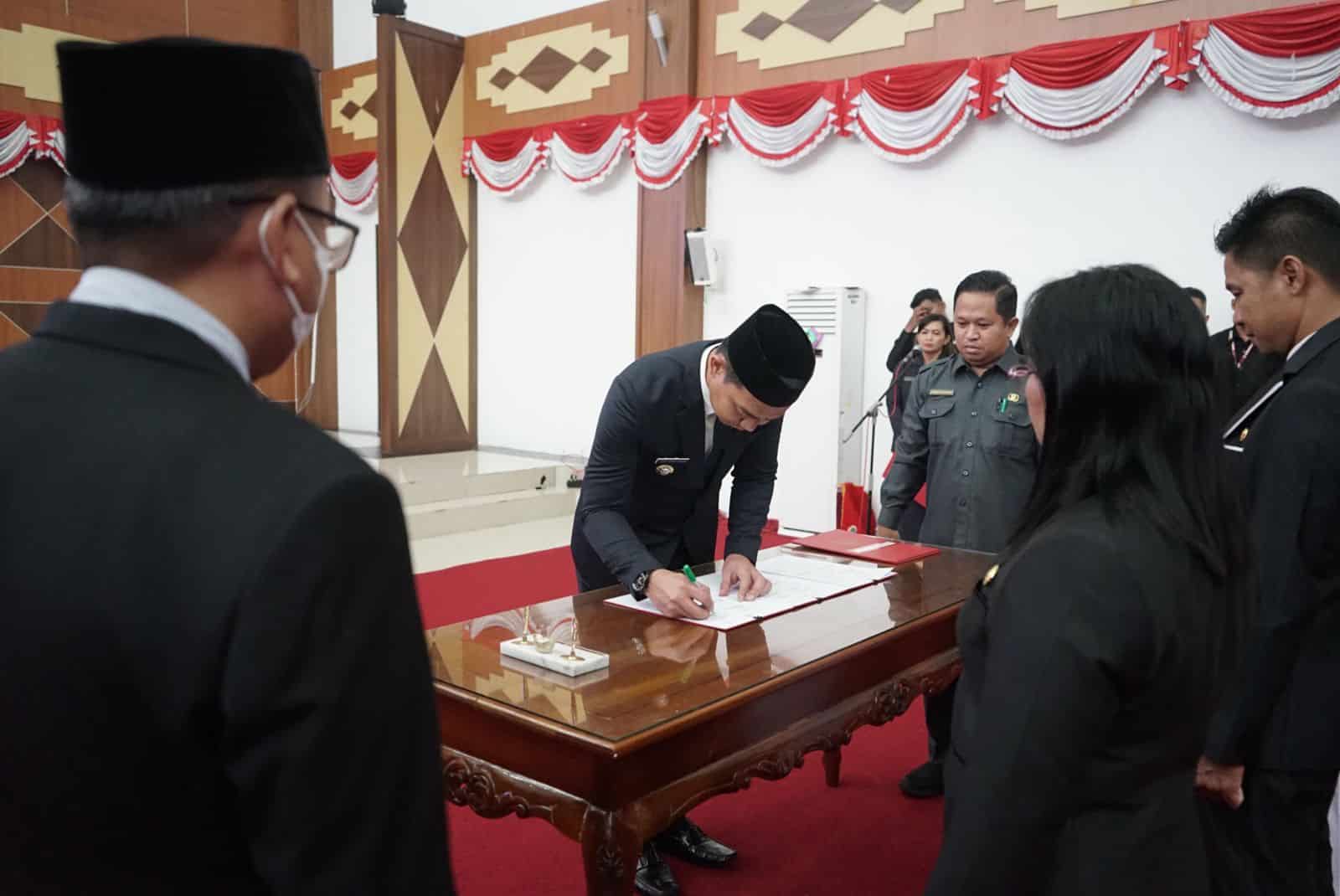 Lama Kosong, Kursi Sekretaris Dinas Kesehatan PPKB Kapuas Hulu Diisi Luther Senen Labi