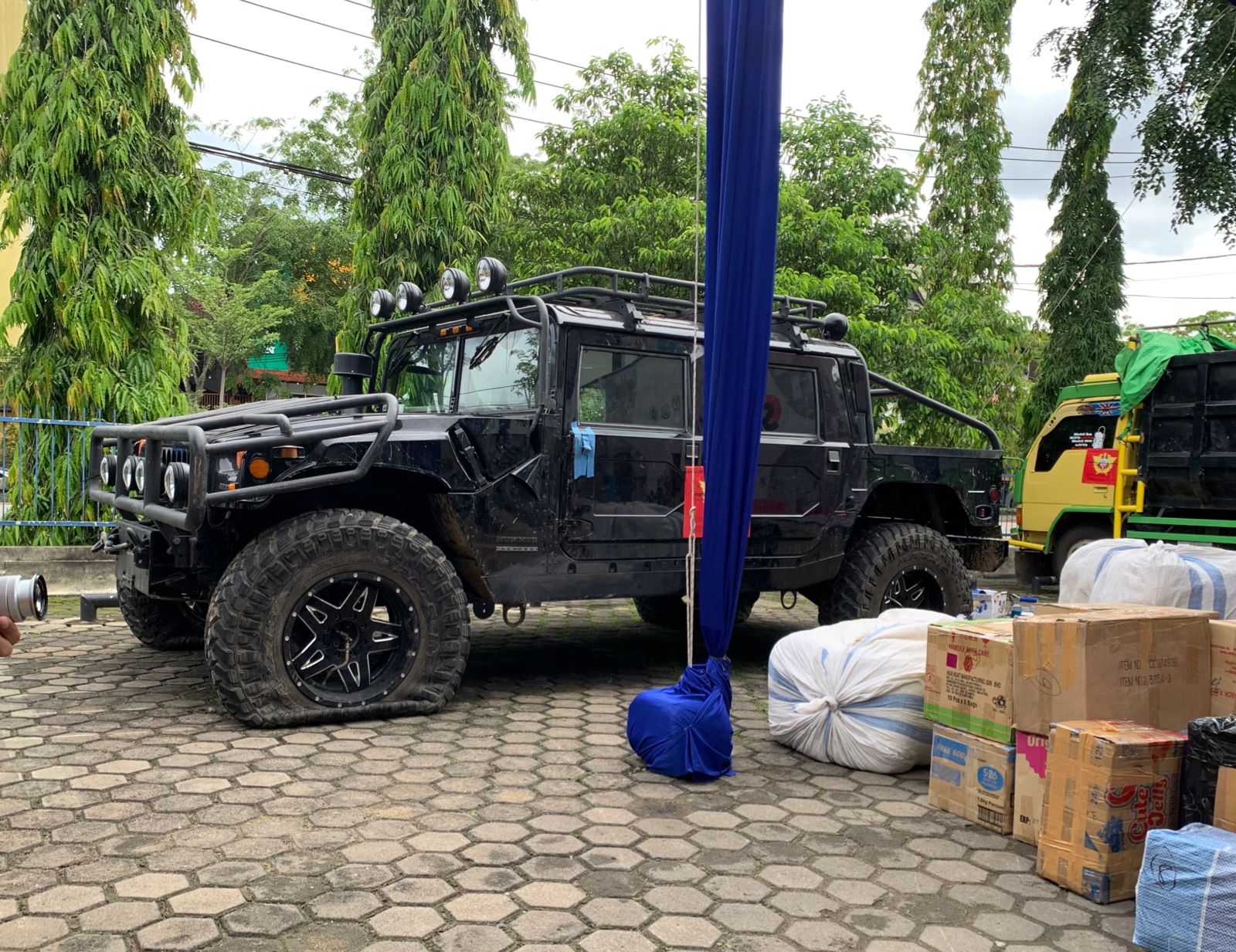 Bea Cukai Kalbagbar Sita Mobil Mewah Seharga Rp 2 M dari Daerah Perbatasan