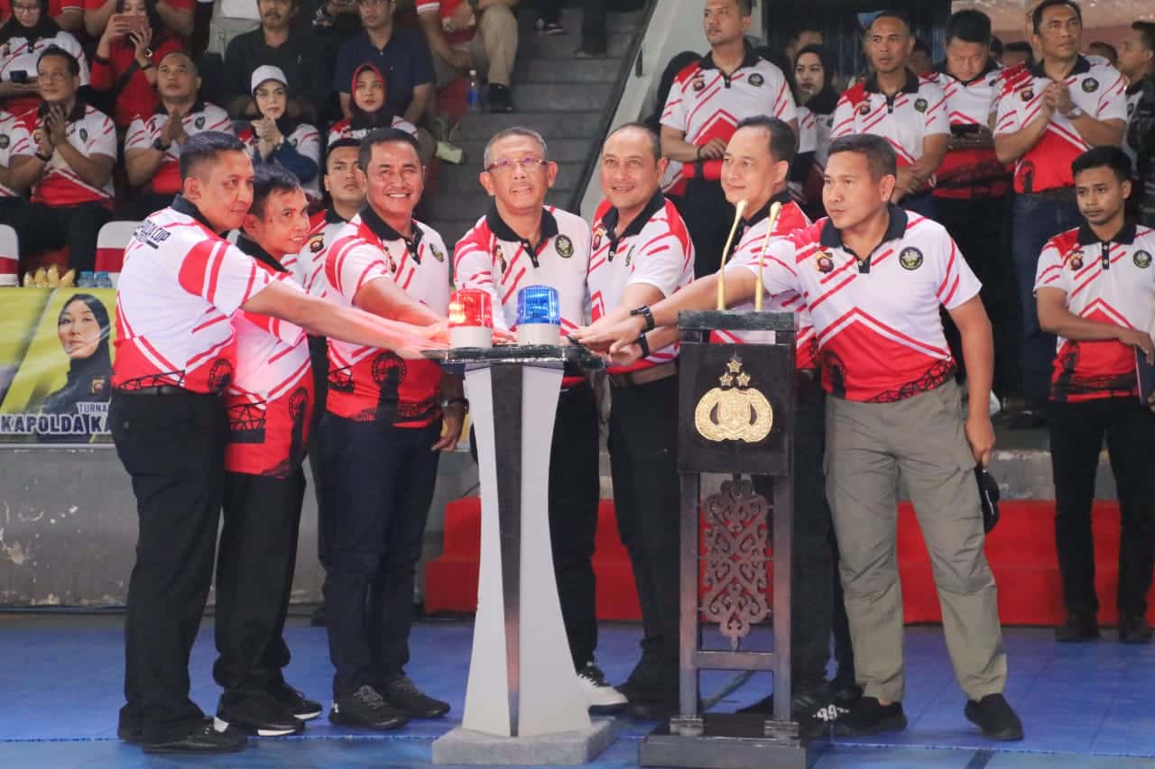 Meriahkan HUT Bhayangkara ke-77, Kapolda Kalbar Gelar Turnamen Bola Voli di GOR Pangsuma